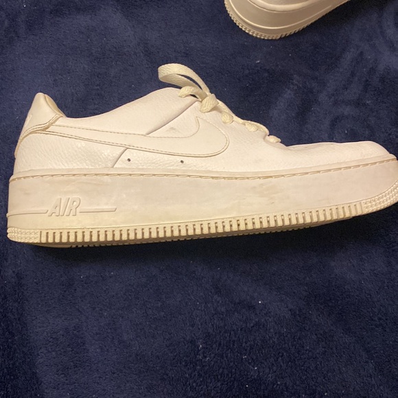 - Girls NIKE cheer shoes - Picture 6 of 10